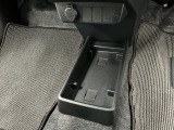 【センターフロアトレイ】ボックスティッシュを置いた下にも携帯電話などを収納できる空間が設けられております♪