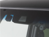 ◆Honda SENSING◆ カメラ等装置で精度の高い検知能力を発揮、安全運転を支援します。ステアリング上のコントローラーに注目!
