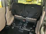 リアシート座面を持ち上げると、背の高い荷物を積むのに便利なトールモードに変身します!多彩なシートアレンジで使い勝手良好!