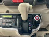 オートマチックシフトレバーは、手になじみ操作しやすい形状で安全運転にもつながります♪