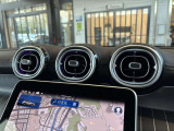 バックカメラにより駐車時の後方確認も楽にできます。