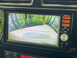【バックカメラ】駐車時に後方がリアルタイム映像で確認できます。大型商業施設や立体駐車場での駐車時や、夜間のバック時に大活躍!運転スキルに関わらず、今や必須となった装備のひとつです!