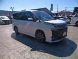 広々とした車内空間に優れた燃費性能。更にデザインも上質で人気のお車です!