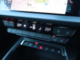 Audi正規ディーラーが高品質をお約束。高度な訓練・教育を受けたAudi専任メカニックが、100項目にもおよぶ精密な点検を実施。すべてクリアしたAudi車だけ、あなたのお手元に届けられるのです