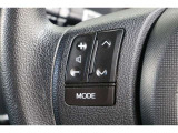 運転中に手を離さなくてもオーディオ操作が出来るステアリングスイッチ付。走行中に視線を逸らさず出来る手元操作は安全運転につながります。