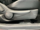 運転席はご自身の適切な運転ポジションへ移動可能なラチェットが付いております。