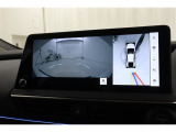 パノラミックビューモニター付きです。車両を上から見たような映像をディスプレイオーディオ画面に表示。運転席からの目視だけでは見にくい、車両周辺の状況をリアルタイムでしっかり確認できます。