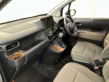 前方の見通しが良いすっきりした視界、誰でも扱いやすく運転できます。疲れにくく安心ドライブを更に快適なものにします!