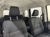 高いホールド性で運転姿勢が安定します。長距離ドライブでも疲れにくいのが魅力です。