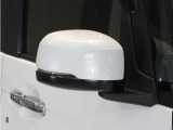 ◆ドアミラーウインカー◆ドアミラーにウインカーを装備しています。対向車に自身の進行方向を合図し安全に運転できます。