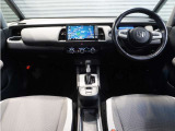 ◆インテリアパネル◆視界広々で非常に運転しやすくロングドライブでも疲れを感じさせないすっきりとまとまったインパネ周りです。