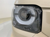 LEDヘッドライトは、点灯の瞬間から最大光量を発揮し、突然暗くなるトンネルなどでの安定感を高めます。