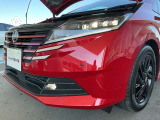 アダプティブLEDヘッドライトシステム&rArr;前方に他の車両がいる状況でも、周辺をハイビームで照射することで、夜間の視認性を高めます