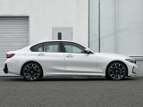 車体寸法:全長4,720mm&times;全幅1,825mm&times;全高1,445mm(カタログ値)。ホイールベース:2,850mm(カタログ値)広々ラゲッジルーム♪帰省も旅行も荷物たくさん積載♪後部座席を倒してフラットにすることも可能!