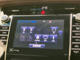 AM・FMに加え、BluetoothやSDなど複数の音源が画面に表示されています。聴きたい音源を選びやすく、普段の移動時間にお好みの音楽を楽しみたい方にも便利です。