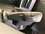 ☆オートライト機能☆車外の明るさに応じて自動的でヘッドランプを点灯および消灯します。夕暮れ時やトンネルなどで便利です!