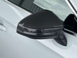 ●アウディサイドアシスト『後方の死角を並走する車両を検知しドアミラーの内側のLEDが点灯。ドライバーに注意を促し事故を未然に防ぐシステムです。』