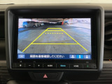 【バックカメラ】運転が苦手な方も車庫入れラクラクです!ギアをリバースに入れれば自動的に切り換わりますので、面倒な操作は不要です♪狭い駐車場もお車を傷つけず安心ですね!