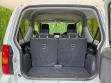 普段のお買い物や通勤、送迎等に十分な荷室スペースを確保しております。セカンドシートを倒すと、大きな荷物の積載も可能です♪