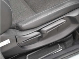 ◆シートハイトアジャスター◆運転席を上下に高さ調節ができます!運転ポジションを体格に合わせてシート調整できます。