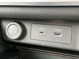 USB端子 タイプA、タイプC、シガーソケットを装備したうえでワイヤレス充電器も装備しています♪