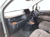 前方の見通しが良いすっきりした視界、誰でも扱いやすく運転できます。疲れにくく安心ドライブを更に快適なものにします!