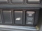 オートバックドア装備です!運転席のスイッチの写真です!