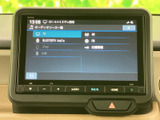 テレビやラジオ、Bluetooth Audio、USBなどの音源を一覧から選べる画面です。利用したい項目を確認しやすく、気分や場面に合わせて車内での過ごし方を選べます。