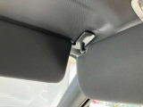 デュアルブレードサンバイザー装備で西日の眩しさを軽減し事故のリスクを抑えます。