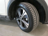 フロントタイヤの溝も十分に残っております。タイヤサイズは205/55R17となっております。