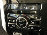 【オートエアコン】AUTOボタンを押してお好みの温度を設定!快適な室温でドライブをお楽しみいただけます♪