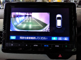 バックカメラの画像です。ガイドラインがスムースな車庫入れをサポートいたします。車庫入れの安心感がアップしますね。