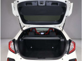 大きく開くテールゲート 5ドアハッチバックの車は使いやすい!(^^)!