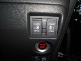 両側電動スライドドアです。運転席やキーレスから開閉が出来てとても重宝します。