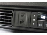 スマートフォンなどの音楽再生が可能なUSB接続ジャック装備車両です♪♪♪
