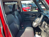 運転席まわり◆運転席からの視界が左右に広く隅々まではっきりと見渡せます!クルマの前端も把握しやすく安心して運転できます!