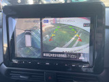 車を真上から見ているように、周囲の状況を把握しながら安心して駐車が行えるアラウンドビューモニター装備!