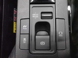ドライブモードの切り替えスイッチ。ECOモードはエンジン音や排気ガスを気にすることなく走れます。早朝や深夜の走行に便利でおすすめです。