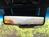 【デジタルインナーミラー】後席の大きな荷物や同乗者で後方が確認しづらい時でも安心!カメラが撮影した車両後方の映像をルームミラー内に表示。クリアな視界で状況の確認が可能です!