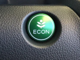 【eコンスイッチ】低燃費運転をサポートするECONモード。スイッチをONすると、エンジンやトランスミッション、A/Cなどを協調制御し、燃費の向上に貢献。エコドライブの効果を高めます。