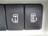 両側とも電動オートスライドドアです。運転席からも操作できて便利です。