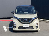 ヘッドライトは明るいLEDタイプです