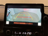 バックギアに入れると、このように後方が映し出されます!駐車の際とても安心!便利!最終確認はご自身の目と耳で必ず行ってください!