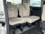 サードシートもスライドしますので荷室や足元の広さ調整ができます。