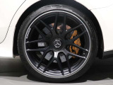 AMGカーボンセラミックブレーキ&AMG21インチ鍛造AWになります