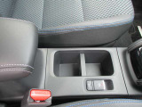 運転席助手席で使用できるドリンクホルダーです。