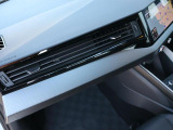 Audi正規ディーラーが高品質をお約束。高度な訓練・教育を受けたAudi専任メカニックが、100項目にもおよぶ精密な点検を実施。すべてクリアしたAudi車だけ、あなたのお手元に届けられるのです