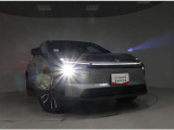 高輝度で点灯速度が速いLEDヘッドライト装備!LEDの明るい光が走行中の視界の確保をサポートして、夜のドライブがより楽しく安全に運転できます♪