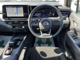 前方の見切りが良く運転しやすいインテリアです