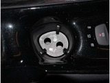夜間走行でも安心のLEDへッッドライト搭載車です。とても明るく白い光で照らします。この装備も人気のアイテムですね